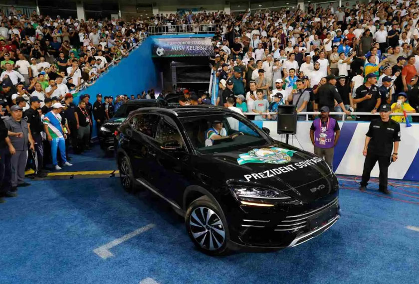 Sebanyak 40 kereta BYD dibawa ke balapan selepas perlawanan. - Stadium Astro