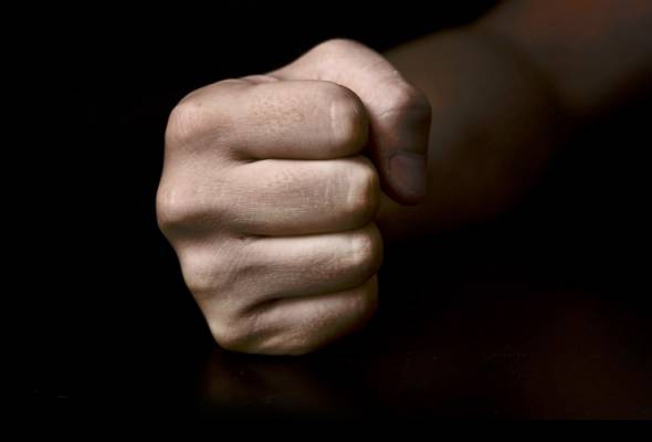Bukan ditumbuk, kumpulan pelajar provokasi guru di