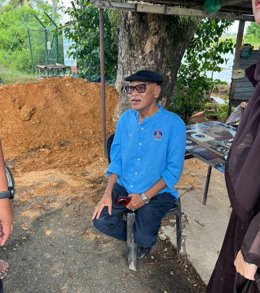 Suhaimi mengalami cedera di bibir manakala isterinya tidak mengalami sebarang kecederaan.