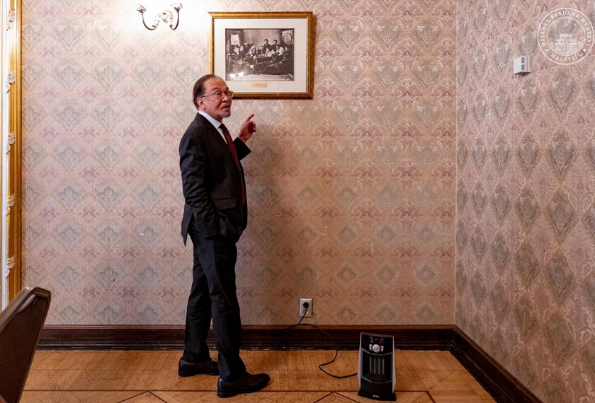 Hotel Metropol yang menyambut ulang tahun ke-120 pada tahun ini merupakan simbol agung warisan seni bina dan budaya Rusia. - Foto FB Anwar Ibrahim