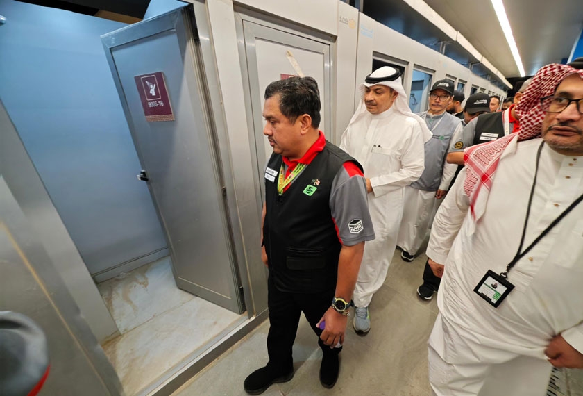 Mohd Hisham mengadakan tinjauan di khemah jemaah haji Malaysia di Arafah, pada Isnin.