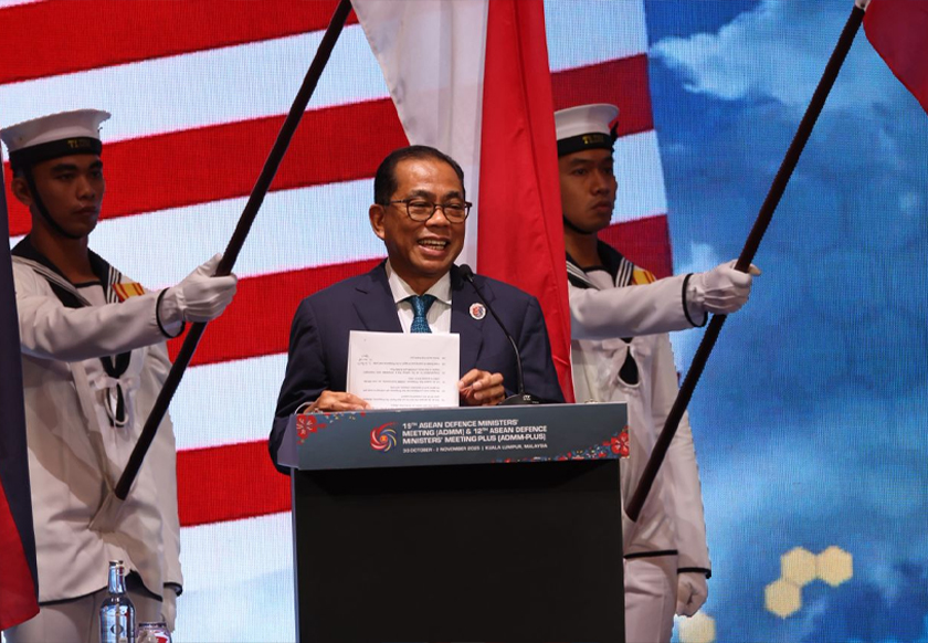 Mohamed Khaled ketika memberi ucapan penutup bagi Mesyuarat Menteri-Menteri Pertahanan ASEAN-Plus (ADMM-Plus) ke-12 . - Foto MINDEF