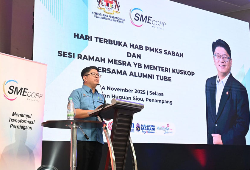 Ewon ketika menyampaikan ucaptama pada Hari Terbuka Hab PMKS Sabah dan sesi ramah mesra bersama alumni Program Tunas Usahawan Belia Bumiputera (TUBE) di Dewan Huguan Siou, Penampang, hari ini. - Gambar SME Corp. Malaysia