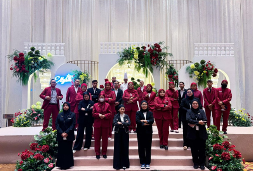 Kakitangan Zai Sri Gemilang menjadi tulang belakang syarikat itu dalam memastikan kepuasan tetamu atau pelanggan sentiasa diutamakan. - Foto Zai Sri Gemilang Sdn. Bhd.