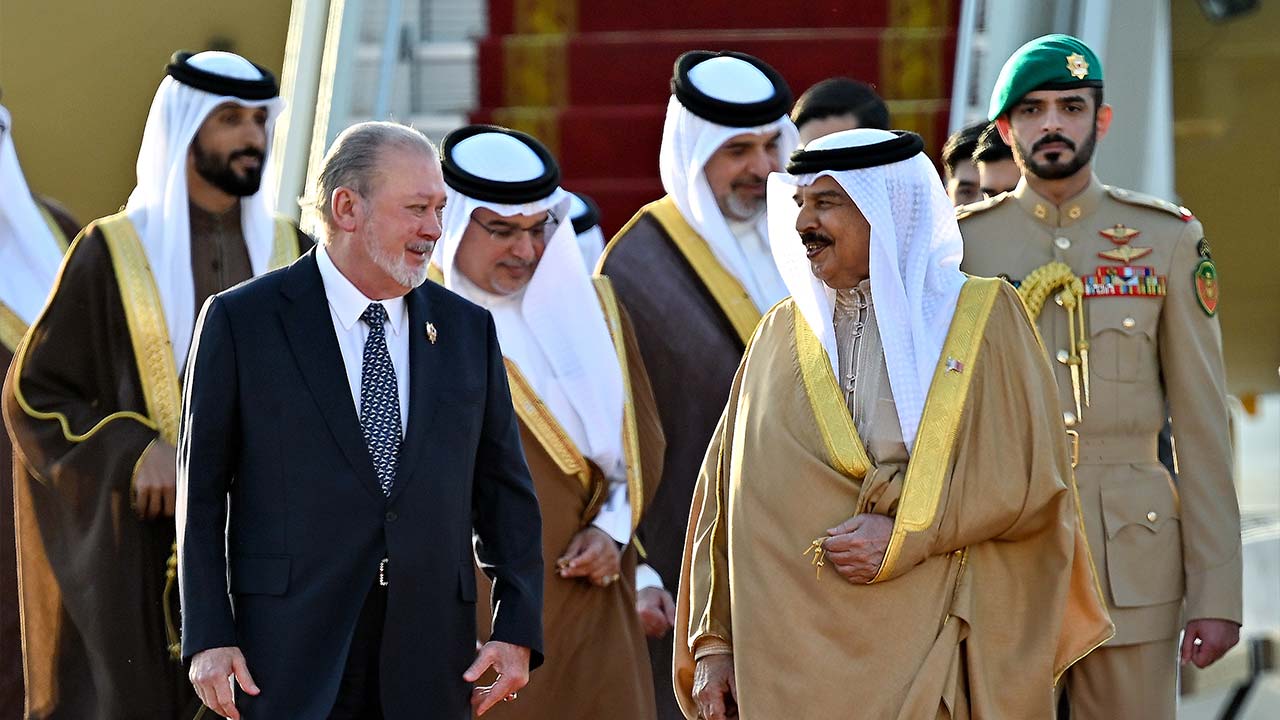 Raja Bahrain raikan Sultan Ibrahim pada Majlis Santapan Negeri di ...