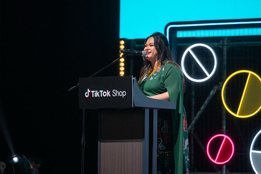 Nur Azre ketika memberikan ucapan di Majlis Pelancaran Karnival TikTok Shop 11.11 Jualan Mega, Jumaat lalu. - Foto TikTok Malaysia