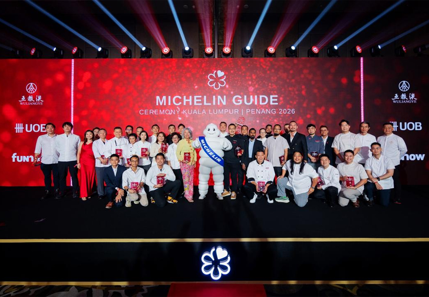 Barisan penerima MICHELIN Star, Bib Gourmand dan MICHELIN Selected bergambar bersama. - Gambar Michelin