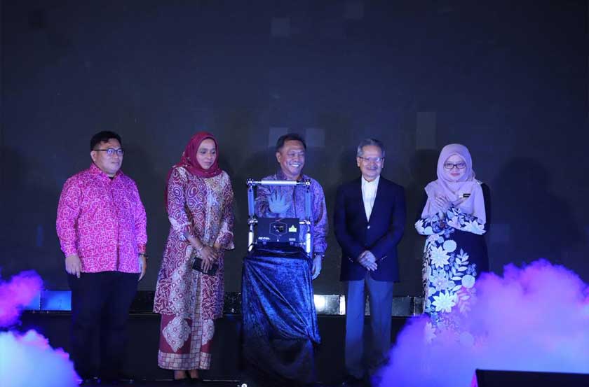 Datuk Mohammad Yusof Apdal ketika upacara gimik perasmian MTP 2025 di Putrajaya pada Khamis. - Gambar MIMOS Berhad