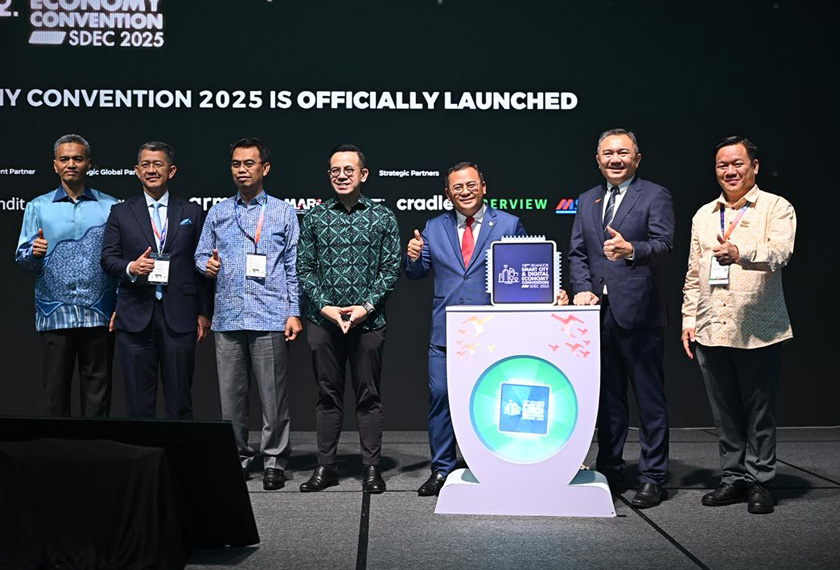 Majlis pelancaran rasmi Selangor Smart City & Digital Economy Convention (SDEC) 2025 yang berlangsung di Kuala Lumpur dirasmikan Menteri Besar Selangor, Datuk Seri Amirudin Shari (lima, kiri). - Foto Sidec
