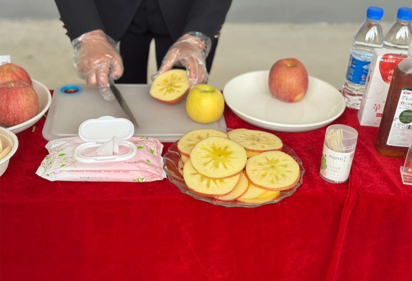 Faktor cuaca yang panjang dan perbezaan suhu ketara siang dan malam menjadikan epal Aksu 