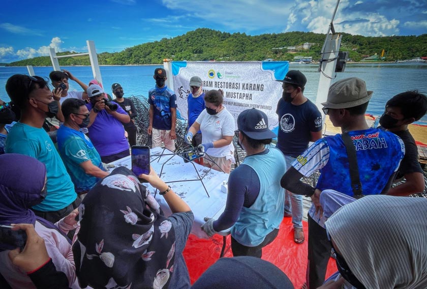 Program bina kapasiti restorasi karang menggunakan kaedah MARRS bagi komuniti di Taman Tun Mustapha. - Marine Programme/WWF-Malaysia