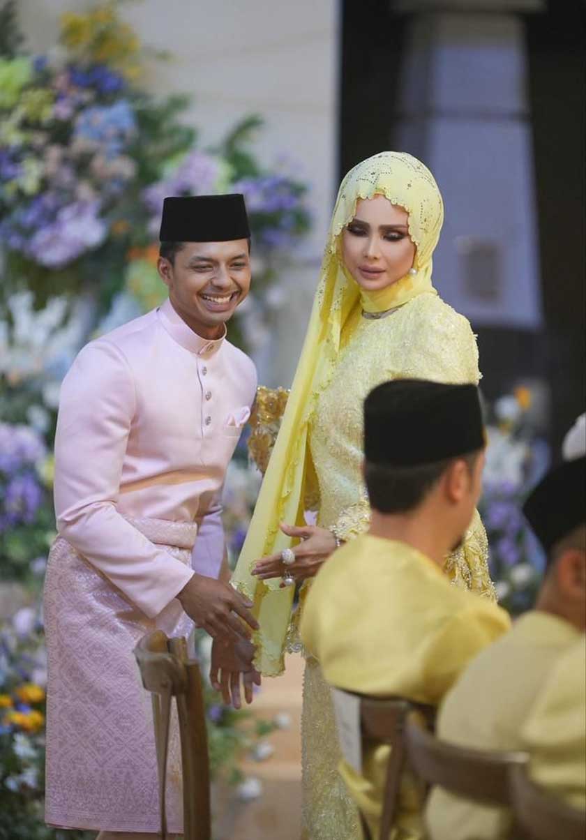 Rozita Che Wan atau lebih mesra dengan nama Che Ta berkata majlis bertemakan warna pastel itu, dianjurkan secara sederhana dan ringkas dihadiri sekitar 500 orang tetamu terdiri daripada keluarga dan kenalan rapat.