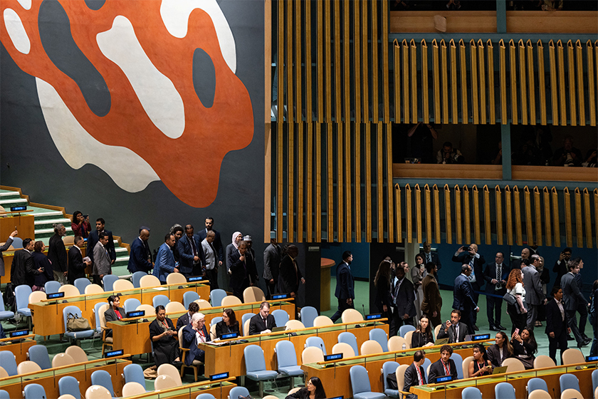 Sebahagian besar diplomat meninggalkan tempat duduk semasa Netanyahu berucap menyebabkan dewan kosong.