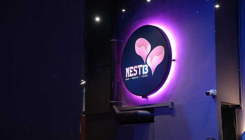 Nest13 merupakan salah satu restoran di Petaling Jaya yang meriah ketika menjelang waktu malam. - Foto Astro