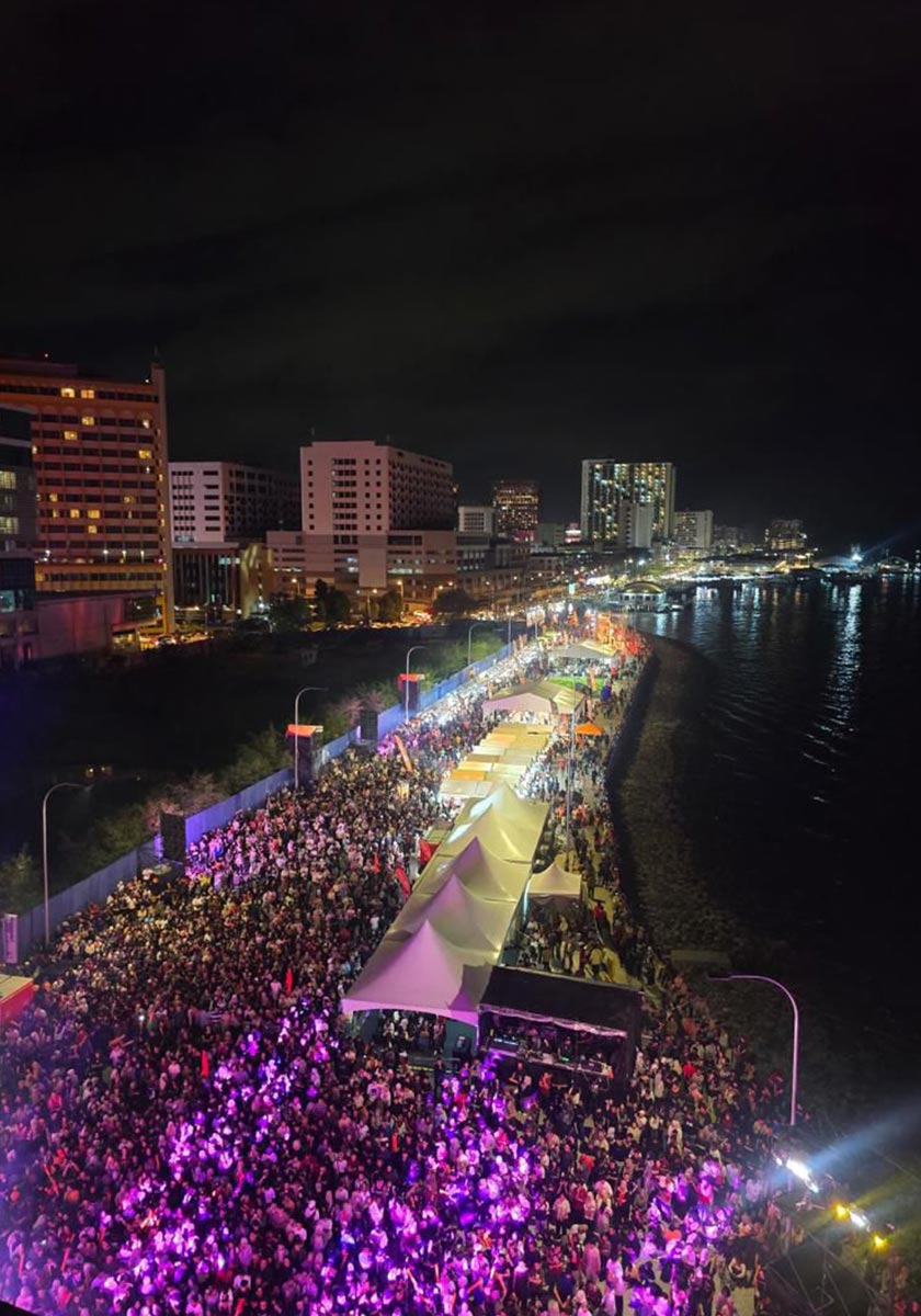 Pandangan udara memaparkan kehadiran luar biasa orang ramai yang membanjiri Jeti DBKK, Kota Kinabalu sepanjang CARA U Sabah ULTRA5G Fest, mencerminkan sambutan hangat komuniti  - Gambar U Mobile