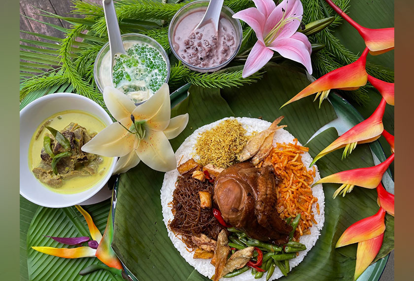 Amalan menyediakan nasi ambeng wajar diwariskan daripada generasi ke generasi. - Astro AWANI