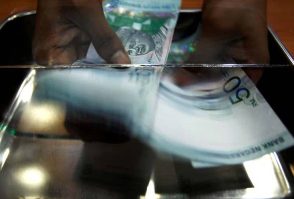 Ringgit ditutup rendah berbanding dolar AS, akhiri kenaikan selama tiga hari