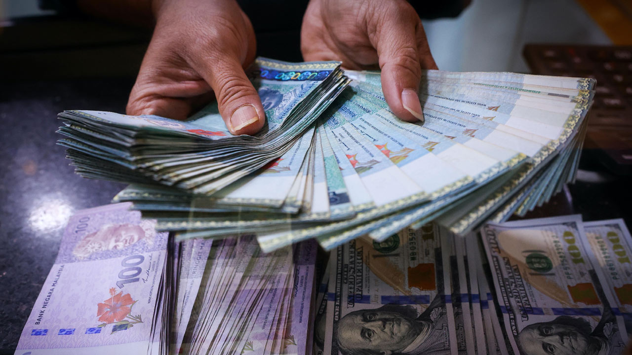 Ringgit dibuka tinggi berbanding dolar AS, kebanya