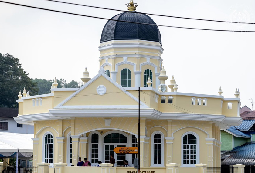 Reka bentuk masjid tersebut akan berasaskan seni bina Masjid Kampung Mahmoodiah di Johor Bahru. - Gambar/ Facebook Sultan Ibrahim Sultan Iskandar