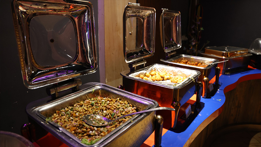 Makan Malam Gala yang dianjurkan setiap malam Jumaat menjadi salah satu tarikan menarik Spice N Ice dan amat disantuni pelanggan sebagai malam menyatukan pelbagai lapisan masyarakat. - Foto Astro