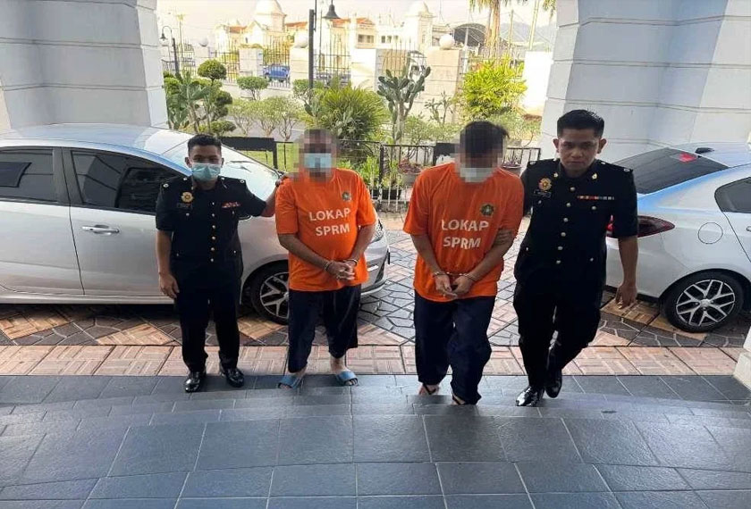 Dua individu melibatkan pengarah syarikat dan pegawai kanan TLDM direman tujuh hari untuk siasatan kes rasuah. Foto: SPRM