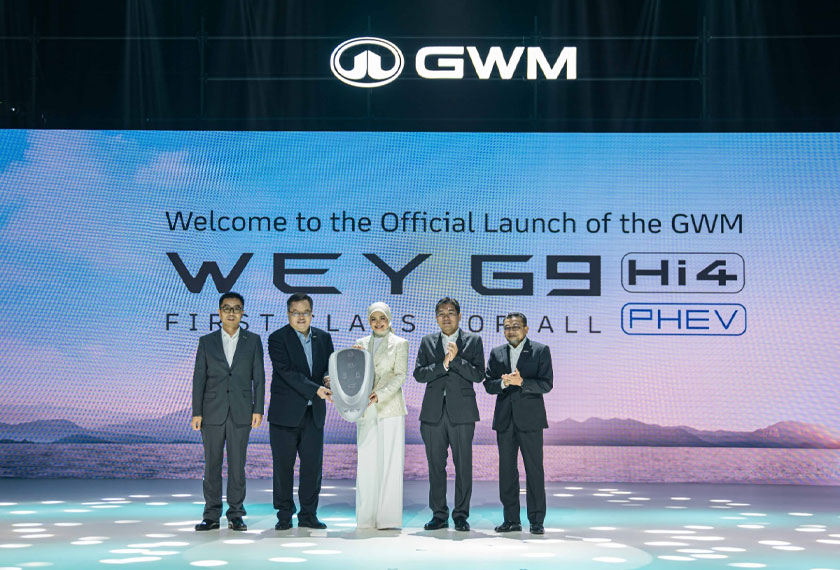 Datuk Seri Siti Nurhaliza ketika menerma 