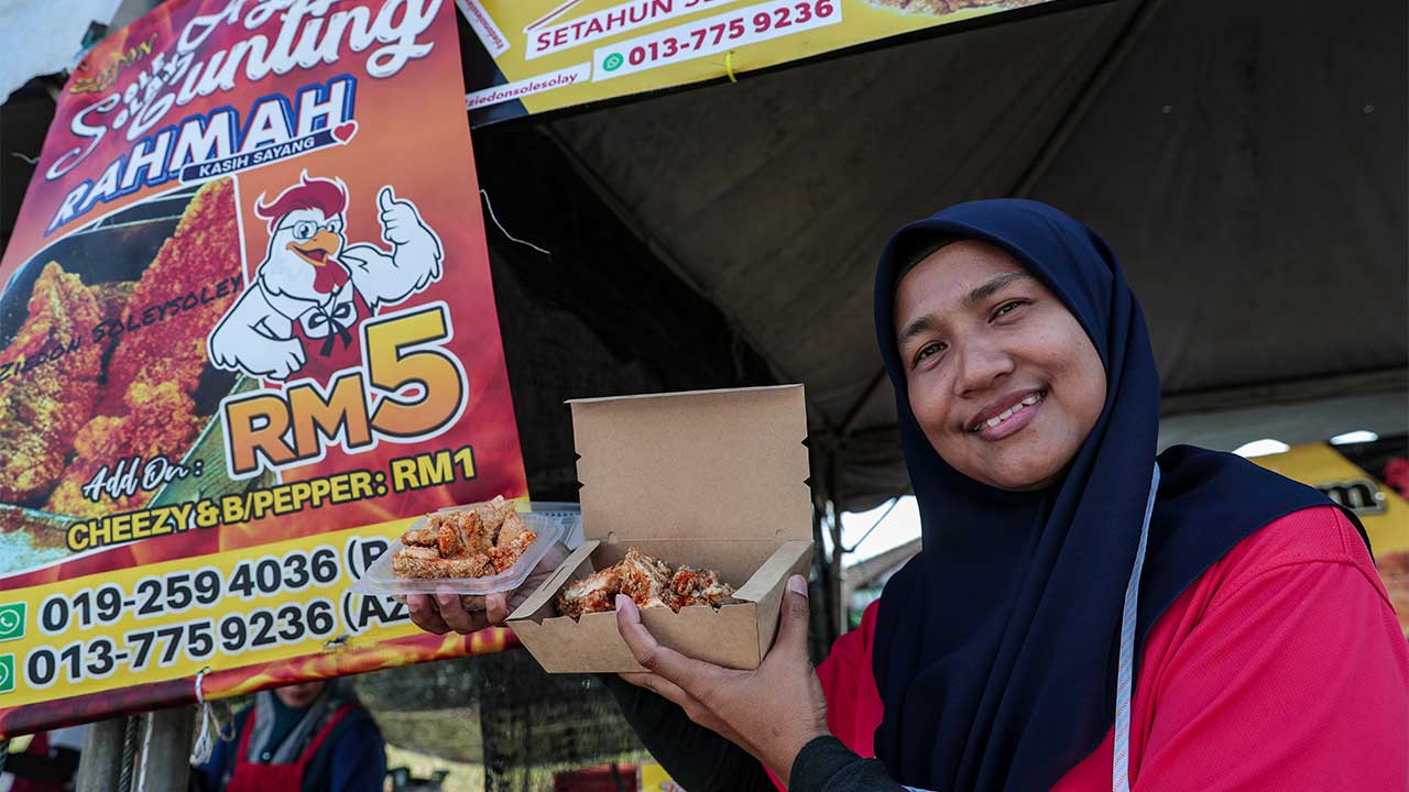 Bazar Ramadan Rahmah bantu peniaga kekal tawar juadah RM5 di Mersing