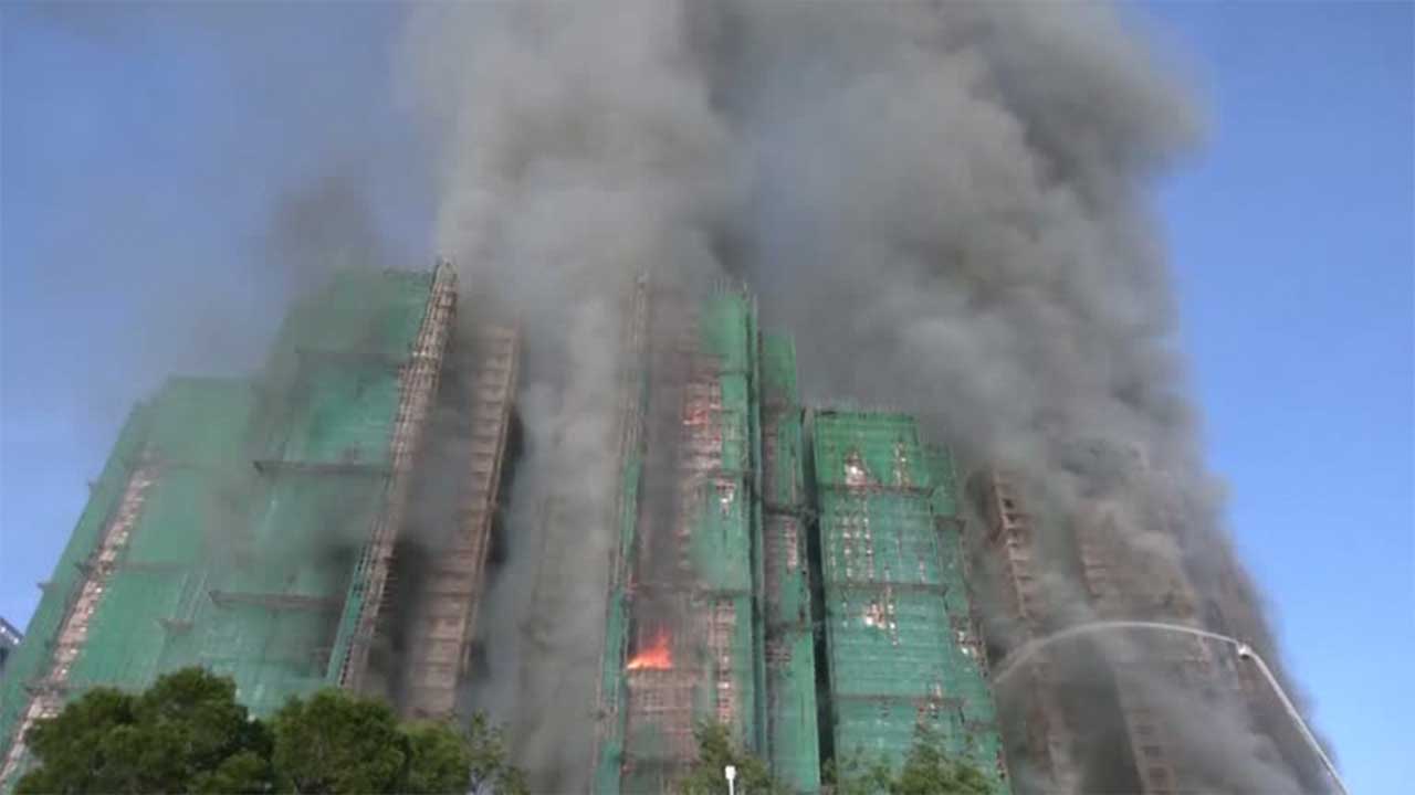 Kebakaran pangsapuri Hong Kong: Kontraktor, firma perunding 