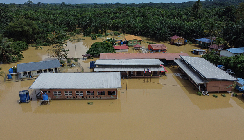 PAITAN, 21 Feb -- Sekolah Kebangsaan Binsulung yang dinaiki air banjir ketika tinjauan di Kampung Binsulung, hari ini. -- fotoBERNAMA