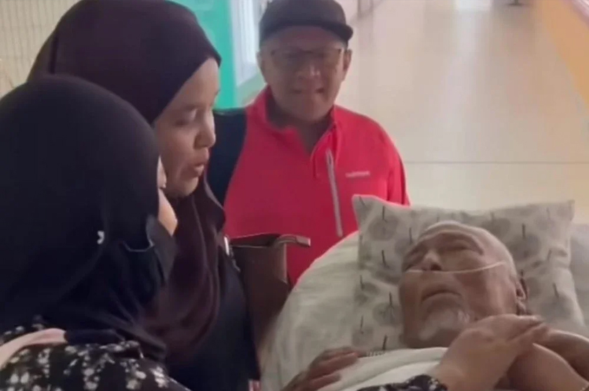 Hashim yang mendapat rawatan di Hospital Tuanku Fauziah dipindahkan ke Hospital Pulau Pinang bagi menjalani rawatan lanjut. - Foto: Tiktok Husna