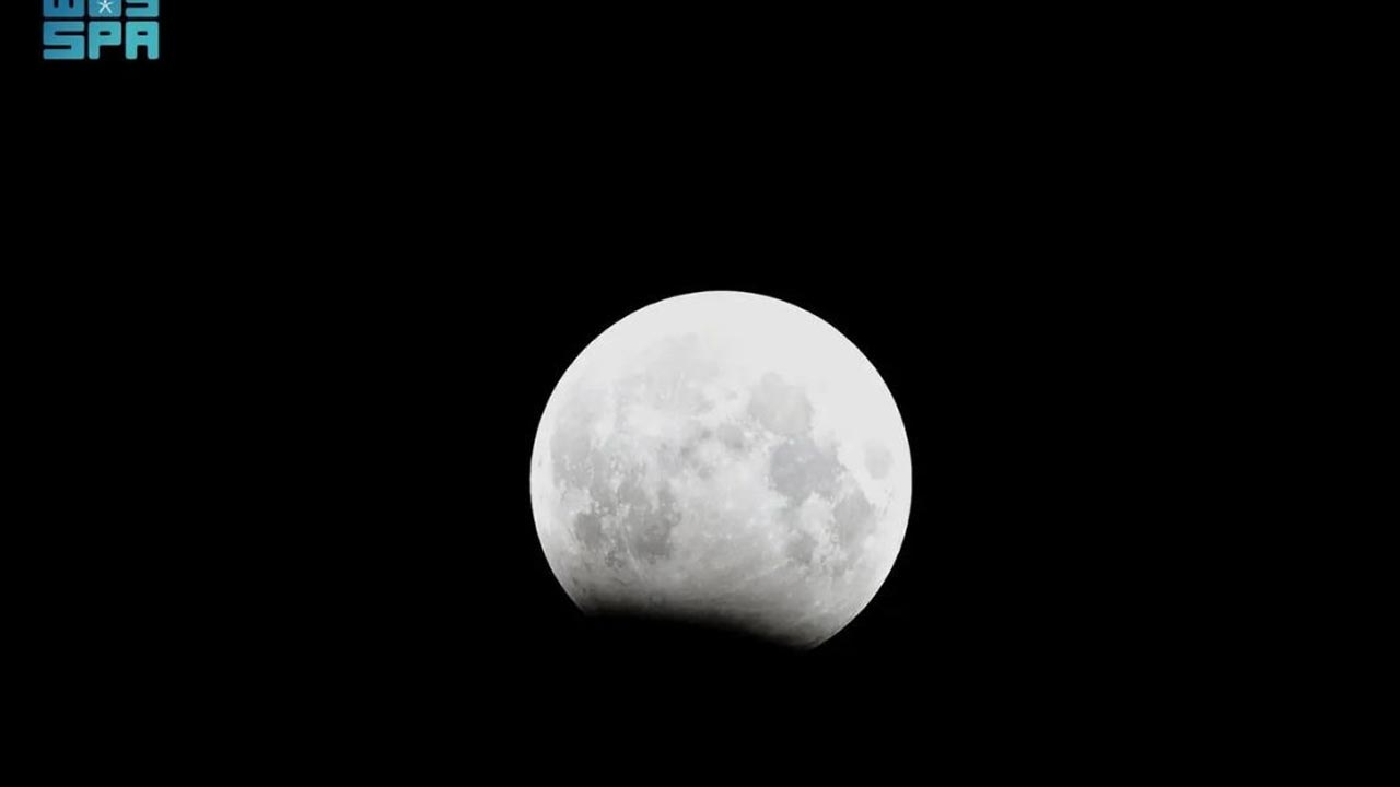 Mekah alami fenomena penjajaran bulan di atas Kaabah hari ini