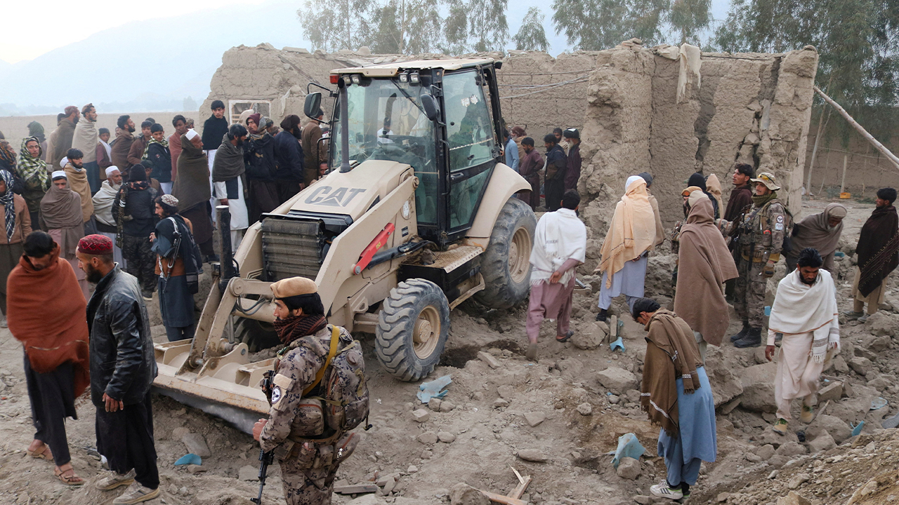 Afghanistan lancar serangan balas terhadap Pakistan - Taliban