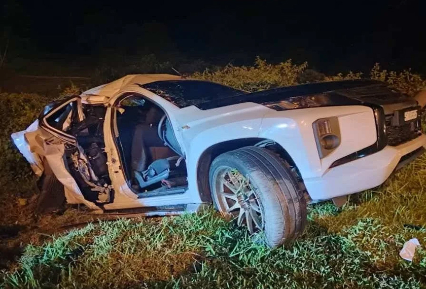 Penumpang belakang kenderaan pacuan empat roda jenis Mitsubishi Triton mengalami kecederaan parah dan disahkan maut di tempat kejadian.