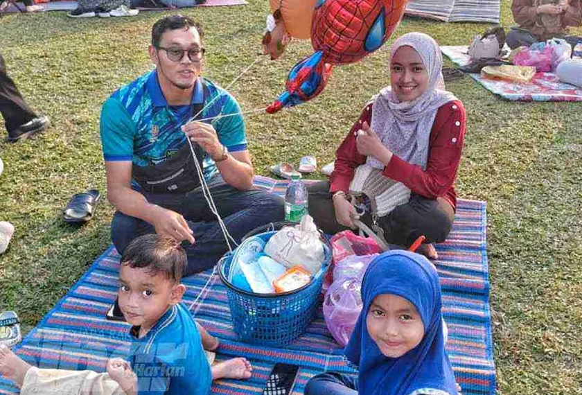 KUANTAN – Padang Majlis Bandaraya Kuantan (MBK) 1 terus menjadi lokasi pilihan warga tempatan dan pengunjung luar untuk berbuka puasa setiap kali Ramadan.