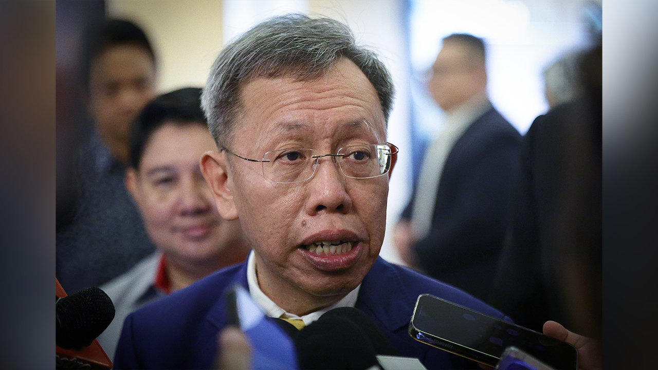 Sarawak teliti strategi perkukuh kawalan rabies - Dr Sim | Awani