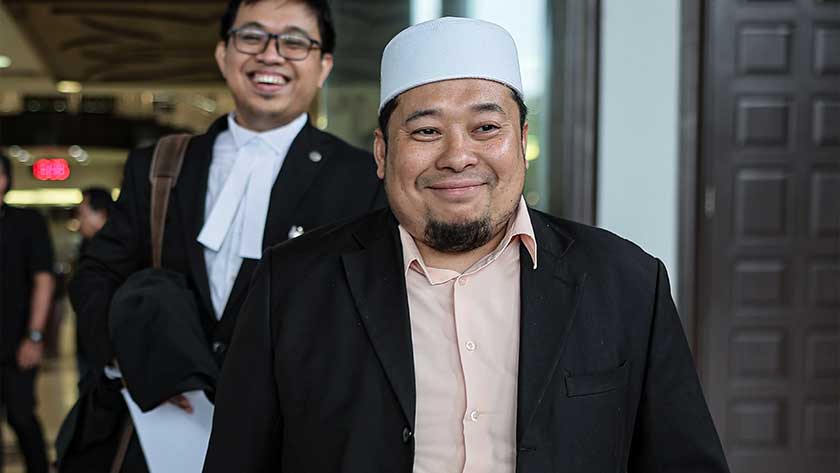 KUALA LUMPUR, 6 April -- Pemilik akaun Facebook “N13 Kuang” Mohd Fauzan Madzlan selepas prosiding kes saman fitnah yang difailkan Datuk Fahmi Fadzil berhubung dakwaan kononnya Menteri Komunikasi itu menyampaikan ceramah politik di sebuah masjid di Rawang, Selangor di Kompleks Mahkamah Kuala Lumpur hari ini.  -- fotoBERNAMA (2026) HAK CIPTA TERPELIHARA