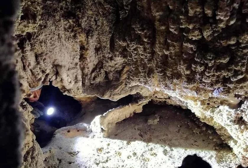 Gua Loyang yang terletak di Gunung Masoorat menyimpan pelbagai kisah zaman prasejarah tempat tinggal manusia terawal.