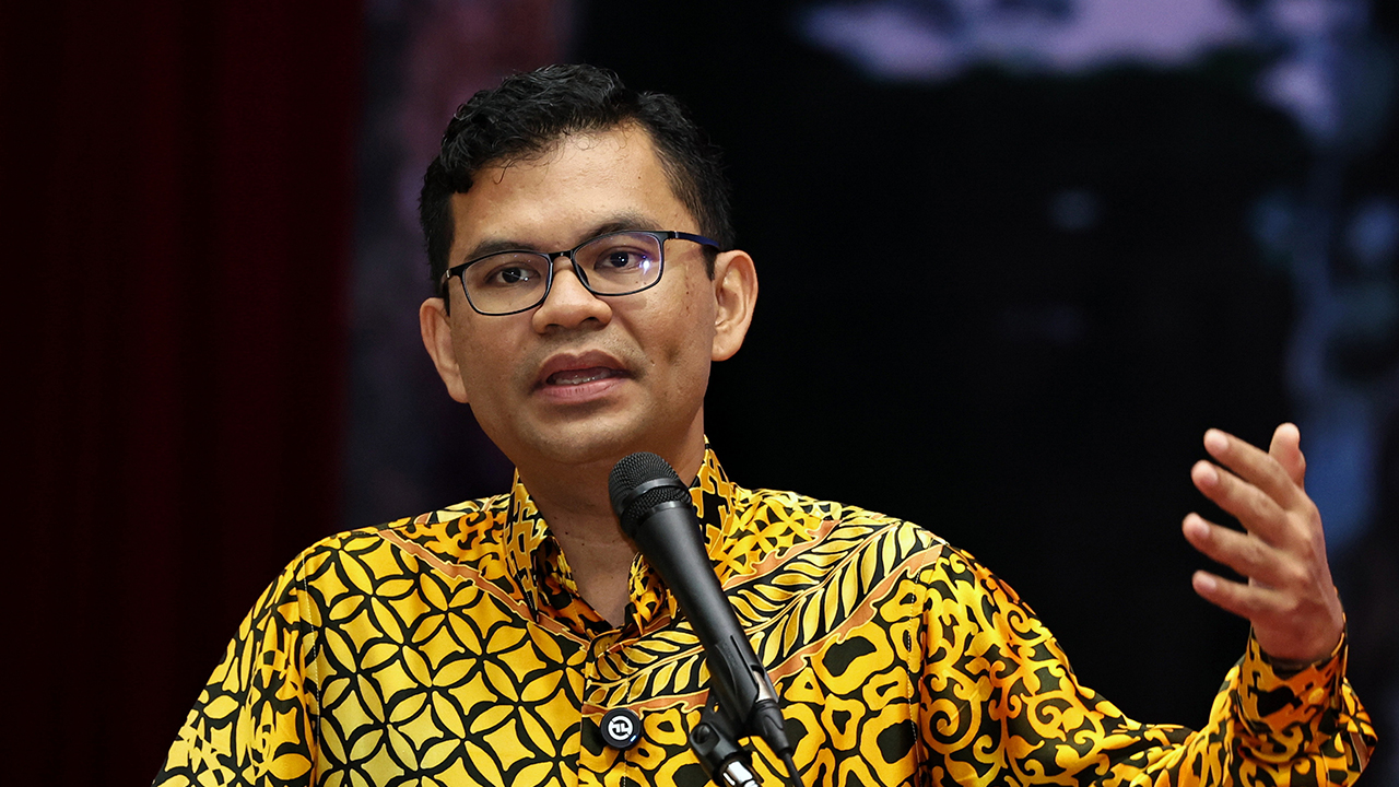 Krisis bekalan global: 7,057 orang hilang kerja pada April, sektor penerbangan merosot - Menteri Ekonomi