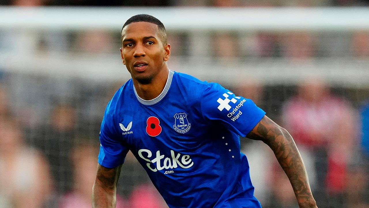 Ashley Young umum persaraan pada usia 40 tahun, tamatkan karier 23 tahun
