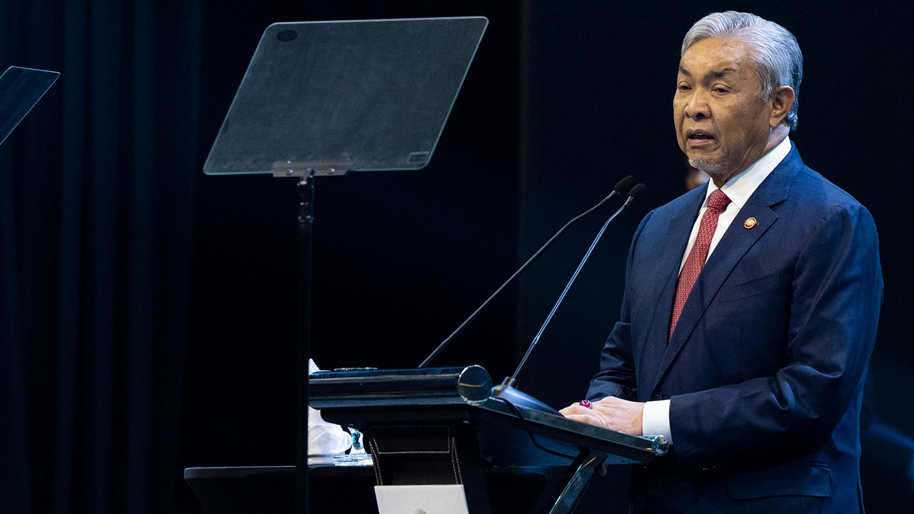 'Kemelut politik Negeri Sembilan akan diselesai melalui rundingan, jumpa PM hari ini' - Zahid