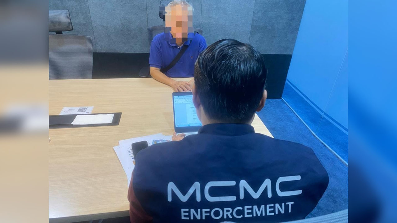 MCMC rakam percakapan pentadbir akaun Facebook hina Sultan Selangor