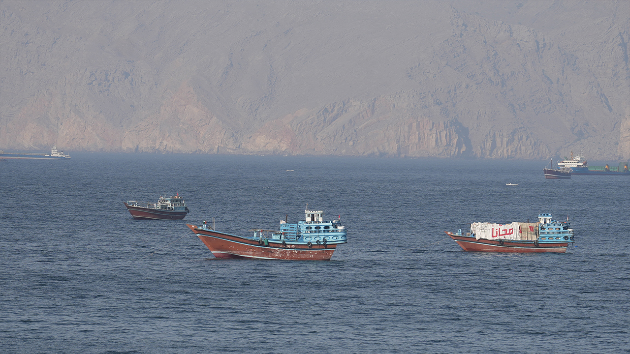 Tentera Iran lepaskan tembakan amaran ke arah 4 kapal berhampiran Selat Hormuz - Laporan