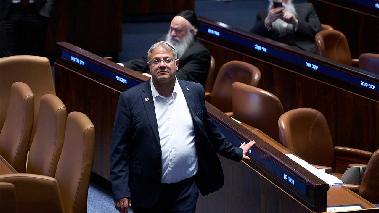 Kongsi video aktivis flotila dipaksa berlutut, Menteri Israel dikritik termasuk oleh  Netanyahu