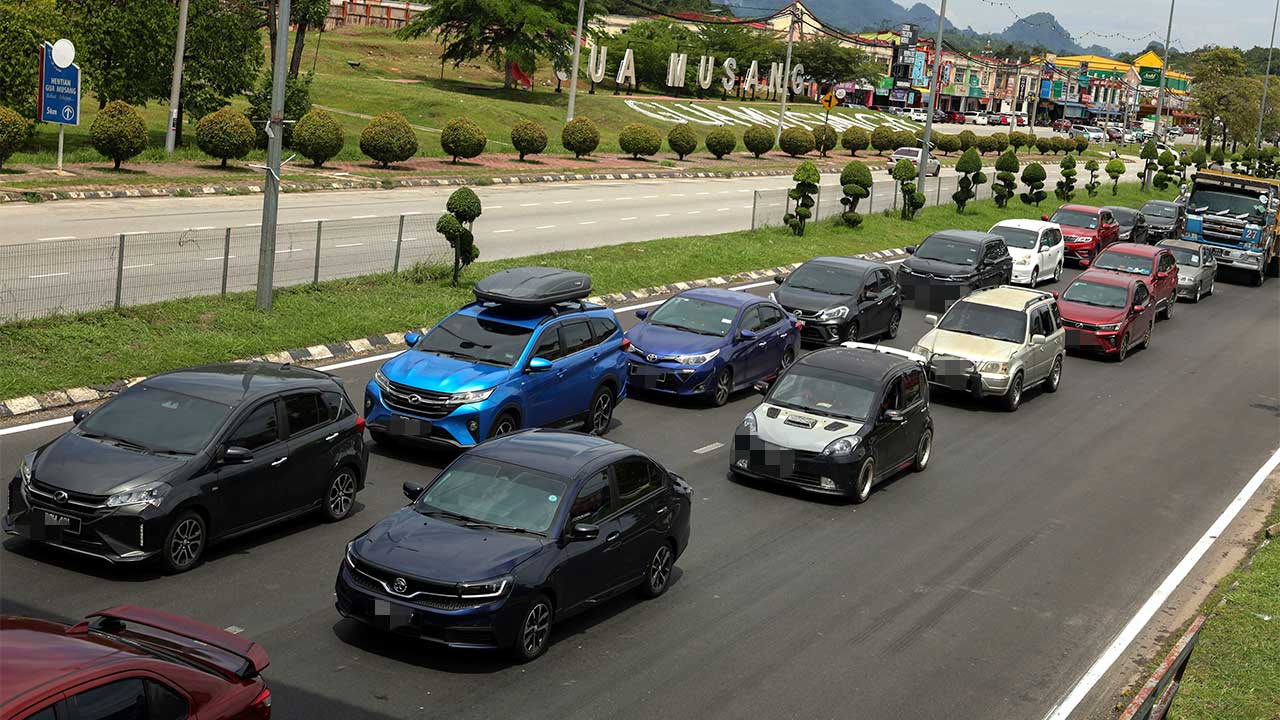 Aidiladha: Trafik bergerak perlahan empat kilometer masuki Kelantan