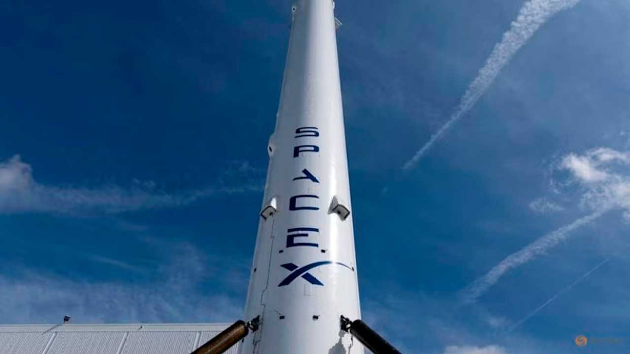 Syarikat Elon Musk, SpaceX raih kontrak AS$4.16 bilion, satelit baharu jejak ancaman dari angkasa
