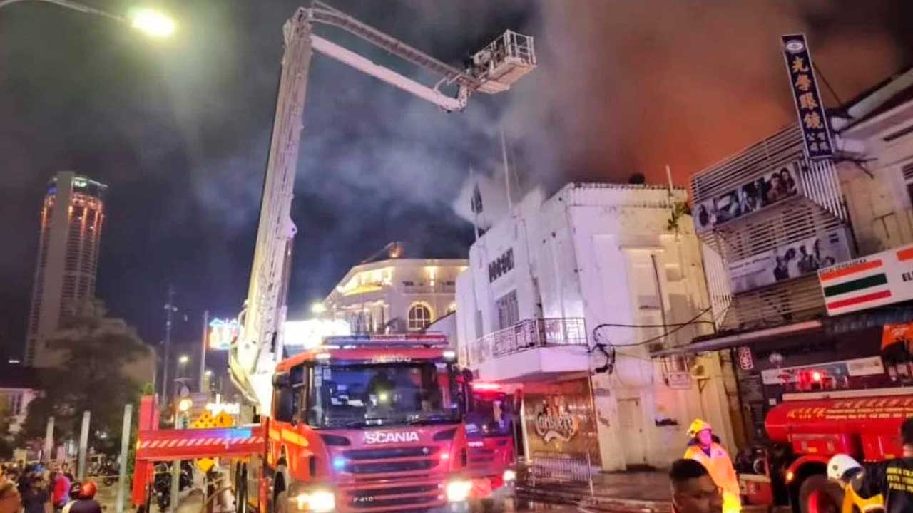 Pekerja maut pusat hiburan terbakar