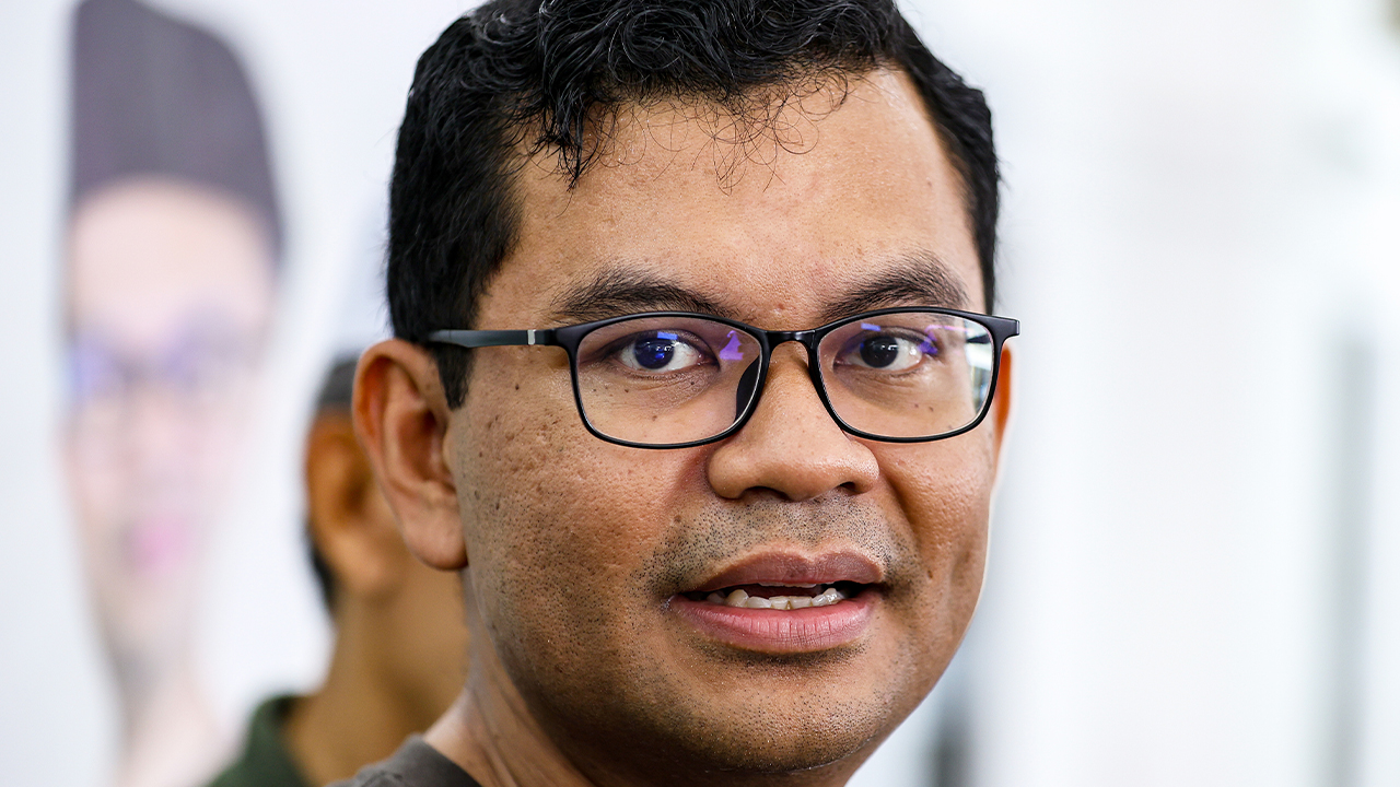 Kerajaan mungkin susun semula perbelanjaan negara - Akmal