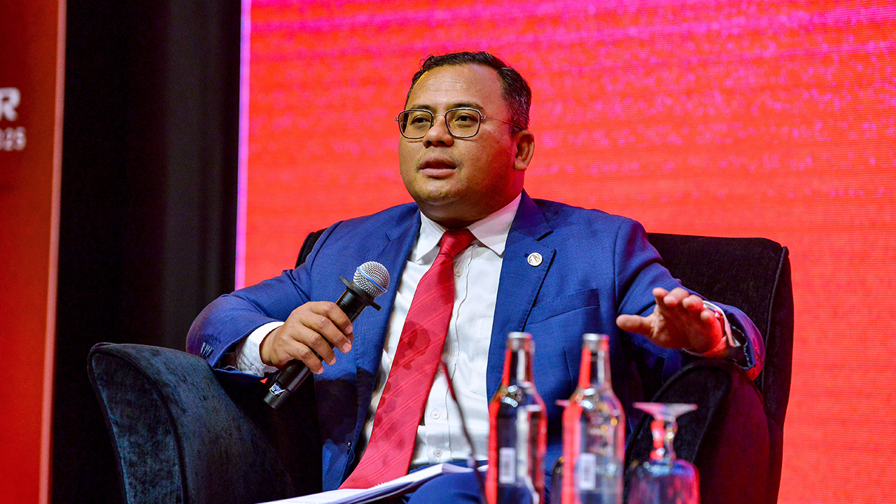 Titah Sultan Selangor penting ketika ada pihak cenderung tiup api perkauman - Amirudin