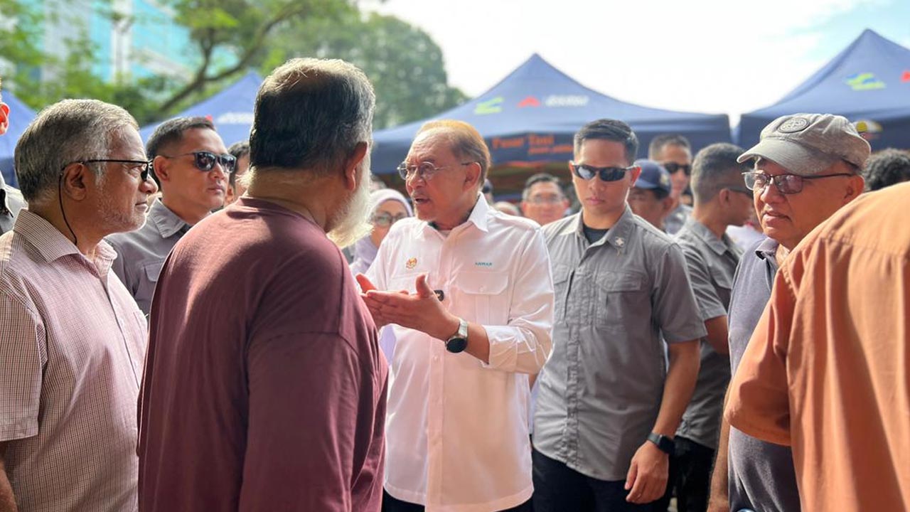 PM Anwar minta agensi pembiayaan mikro kerap turun padang bantu peniaga kecil