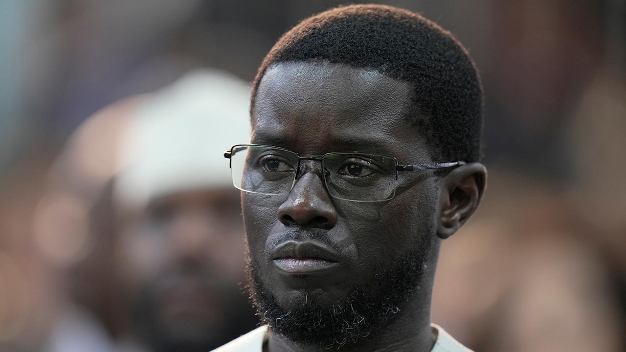 Presiden Senegal pecat perdana menteri, bubar kerajaan